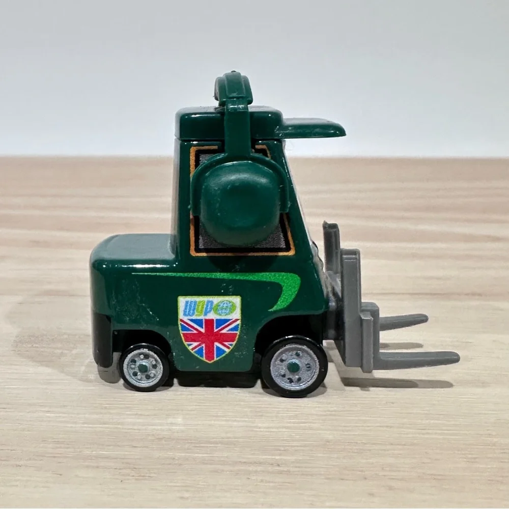 Disney Pixar Cars 2 Diecast Nick Pit-Tire Pitty